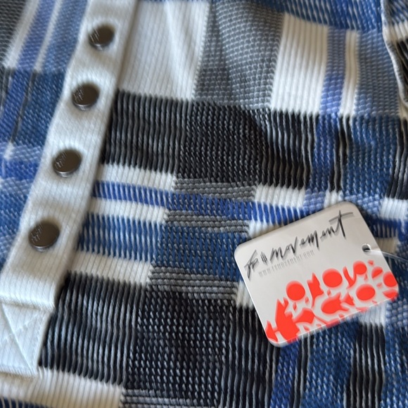 FREE PEOPLE Movement LS Medium NWT Blue with abstract plaid - Picture 3 of 7